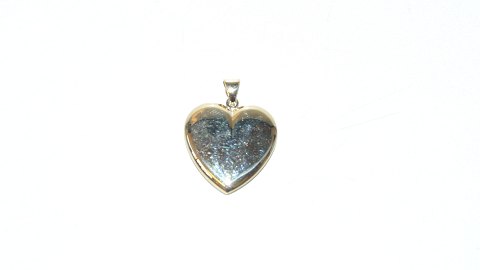 Elegant Heart Pendant 8 Carat Gold