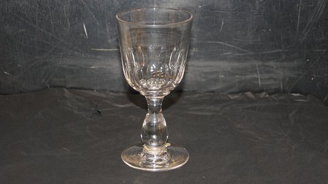 Red wine glass #Berlinoir glass with Olive grinding