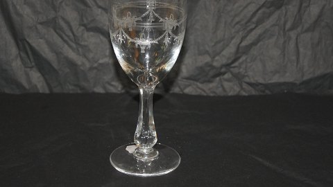 Wine glass With Empire-like motif