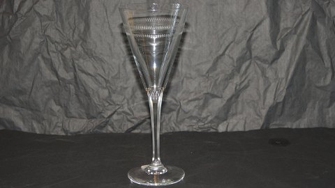 Red wine glass
Height 19.6 cm
Nice and well maintained condition