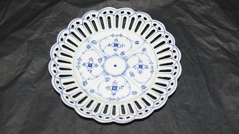 Cake plate #Musselmalet #German
Measures 14.5 cm in dia approx
SOLD