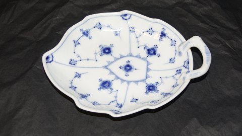 Bing and Grondahl Blue-painted Leaf-shaped dish
Length 19 cm