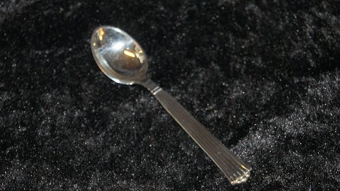 Coffee spoon #Diplomat Sølvplet
Manufactured by Chr. Fogh, A.P. Berg, O.V. Mogensen.
Length 11.8 cm approx