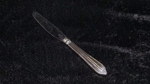 Dinner knife #Hanne Stained silver cutlery
Produced by Fredericia Silver.
Length 22.2 cm