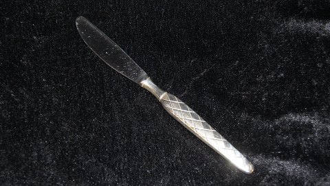 Middagskniv #Harlekin Sølvplet bestik
Produceret af Københavns Ske-Fabrik A/S og andre.
Længde 22 cm
SOLGT