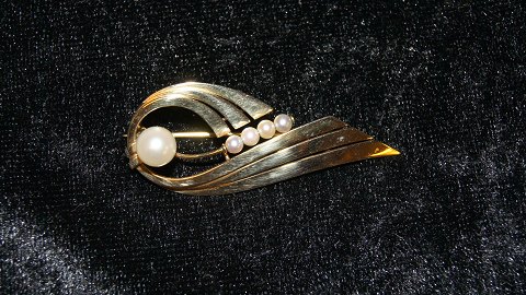 Elegant Broche i 14 karat guld
Stemplet 585
Længde 5,5 cm