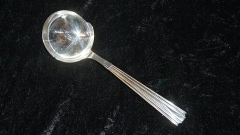 Serving spoon #Margit Sølvplet
Length 19.5 cm.