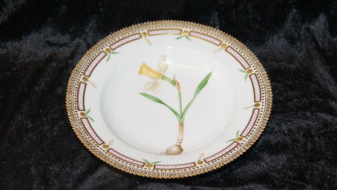 Royal Copenhagen #Flora Danica Deep Plate
Deck No. 20 / # 5545
Measures 25 cm