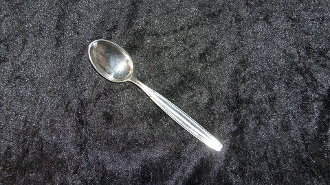 Coffee spoon / teaspoon, #Pia Sølvplet cutlery
Manufacturer: Fredericia silver
Length 11.5 cm.