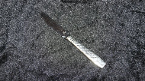 Child knife / Fruit knife, #Stjerne Sølvplet cutlery
Finn Christensen
Length 15.5 cm.
SOLD