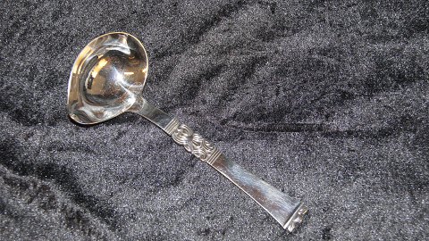 Sauce spoon # Rigsmønster Silver cutlery
Released silver
Length 18.2 cm.