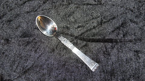 Coffee spoon # Rigsmønster Silver cutlery
Released silver
Length 11.5 cm.