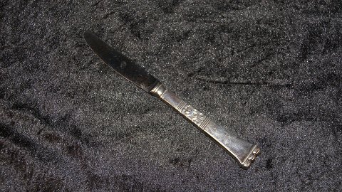 Frokostkniv #Rigsmønster Sølvbestik med små buler
Frigast sølv
Længde 19 cm.