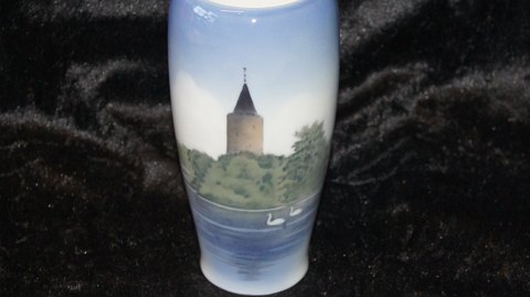 Vase Royal Copenhagen
Decoration number # 3367.
1st sorting.
Height 17 cm.