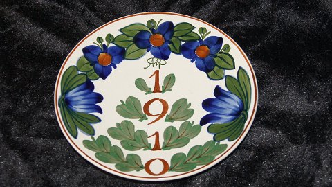 Aluminia Faience Plate with Flowers year # 1910.
Dek. # 718 / # 340
Diameter 19 cm.
SOLD