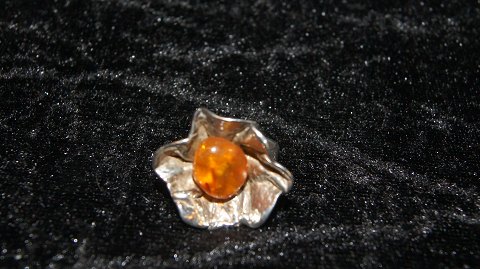 Elegant Ladies Ring with Amber in Silver
Stamped 925
Measures 48