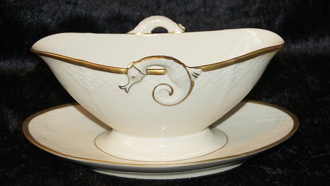 Sauce bowl # Åkjær Bing and Grondahl
Deck No. 8
Height 10 cm
Width 23 cm
Nice and well maintained condition