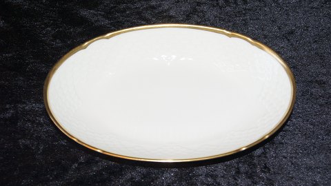 Oval dish # Åkjær Bing and Grondahl
Deck No. 39
Measures 23 cm approx
Nice and well maintained condition, but a bit of traces of use