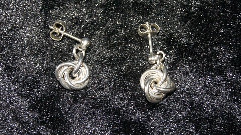 Earrings knot in Silver
Stamped 925 S
Height 19.82 mm