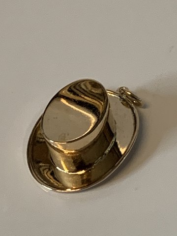 Hat i 14 karat Guld
Stemplet 585
Måler 33,64 mm ca
Brede 21,49 mm