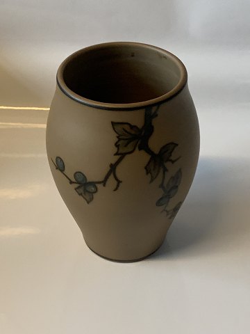 Vase fra L.Hjorth
Højde 13,5 cm ca