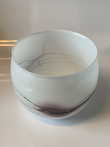 Flower pot from Holmegård
Height 14 cm approx
Width 16.2 cm approx