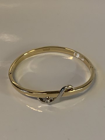 Armring med Brilliant 14 karat guld
Stemplet 585 
Måler 60,02*54,62 mm ca
Højde 4,85 mm ca