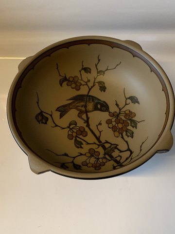 Opsats #Hjorth keramik
Dek Nr. 109 
Med Fugle Motiv
Måler højde 15,5 cm
Brede 24,5
Pæn og velholdt stand