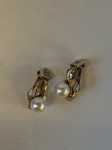 Ear clip in 8 karat gold
Stamped 333
Height 18.33 cm
SOLD