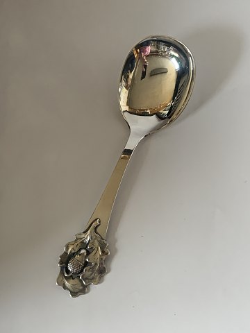 Serving spoon / Potato spoon in Silver
Length approx. 20.8 cm
Stamped in 1957