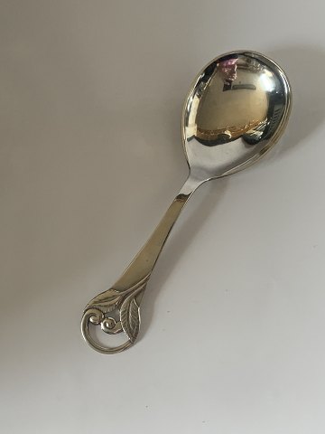 Serving spoon / Compote spoon in Silver
Length approx. 18.1 cm
Stamped in 1951