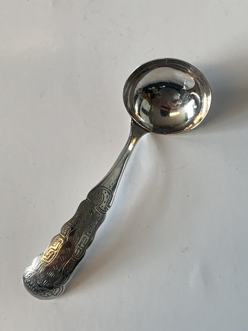 Serving spoon in silver
Length approx. 11.5 cm
The stamp is From Holland
Produced Year.1873