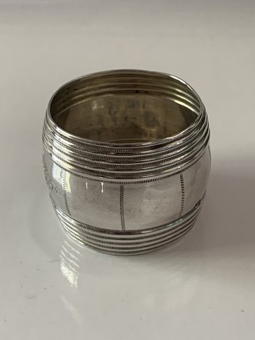 Servietring Sølv
Diameter. 4,6 cm
Bred. 4 cm