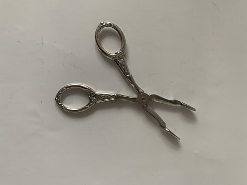 Sugar / Olive seaweed in silver 
Stamped 830S
Length approx. 11.5 cm