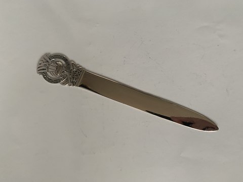Brevkniv i sølv
Længde ca 19,9 cm
Stemplet 3 Tårne L.BERTH
Produceret År.1930
