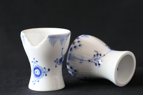 Royal Copenhagen Blue Elements Egg Cup
Height 5.8 cm
Dec. No. 697
SOLD