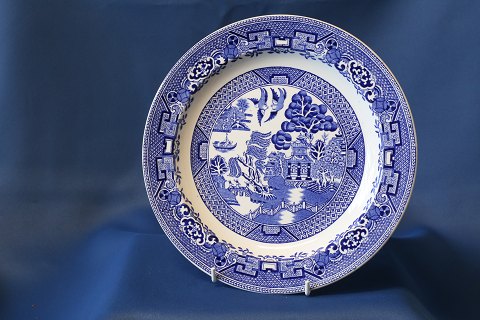 Lunch plates with Chinese motif, from English Wood & Sons. Interesting motif.