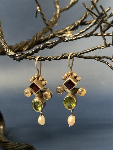 Silver Earrings in Silver From Jannie Bak
Garnet, peridot, citrine,
Stamped 925 p