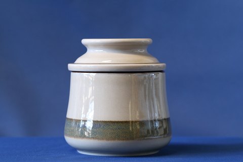 Sugar bowl, Peru, from Bing & Grøndahl
Dec. No.583,
D: 9.5 cm H: 10 cm