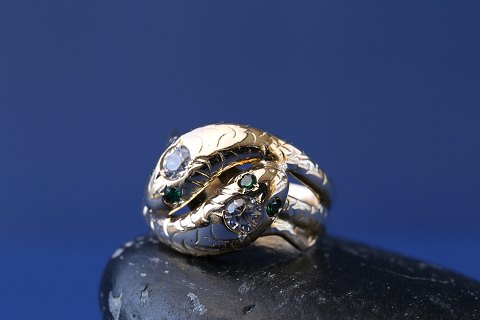 Unisex gold ring in 14 carat gold, with a unique and beautiful snake motif, size 
60. The stamp, 585 JH