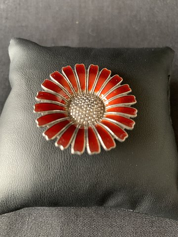 Marguerit Broche / Vedhæng Sterling sølv
Måler 3,6 cm.
Stemplet BH 925