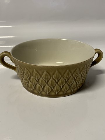 Relief Nissen Kronjyden stoneware frame Boullion cup
Leaf-shaped pattern
Measures 15 cm
SOLD