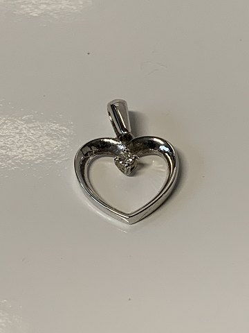 Pendant 14 carat white gold, shaped like a heart
with a diamond