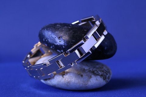 Block gold bracelet with 3 rows in 14 carat gold. Length: 18.5 cm.