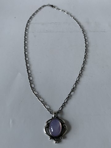Georg Jensen Årssmykke 2019
Halskæde og vedhæng m. lilla kvarts.