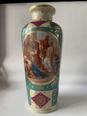 Vase Vienna Porcelæn.
Højde 21.5 cm.
Stemplet fra Østrig.