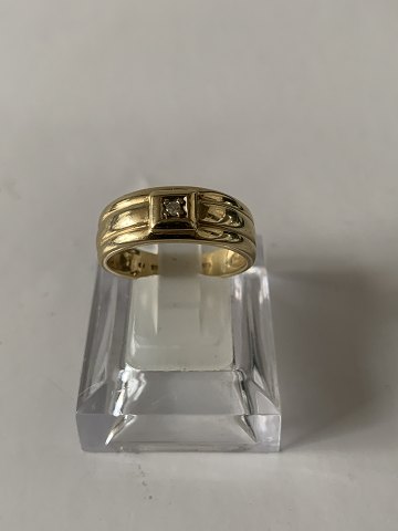 Guldring med Diamant, 14 karat Guld.
Størrelse: 60.