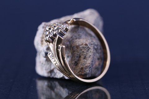 14 Karat Dame guldring med Diamanter.
Størrelse 58