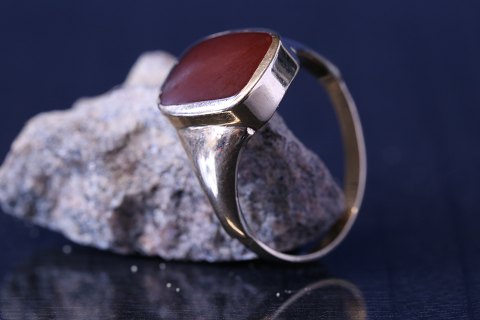 Herrering 14 karat guld med karneol, stemplet Jo.K 585., str. 63
