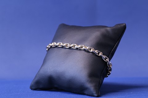 Anchor facet gold bracelet, 14 carat.
Length: 20.5 cm.